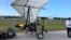 Imagen del ala delta utilizados por los dos pilotos cubanos. (Oficina del Sheriff del condado de Monroe/Florida Keys News Bureau vía AP).