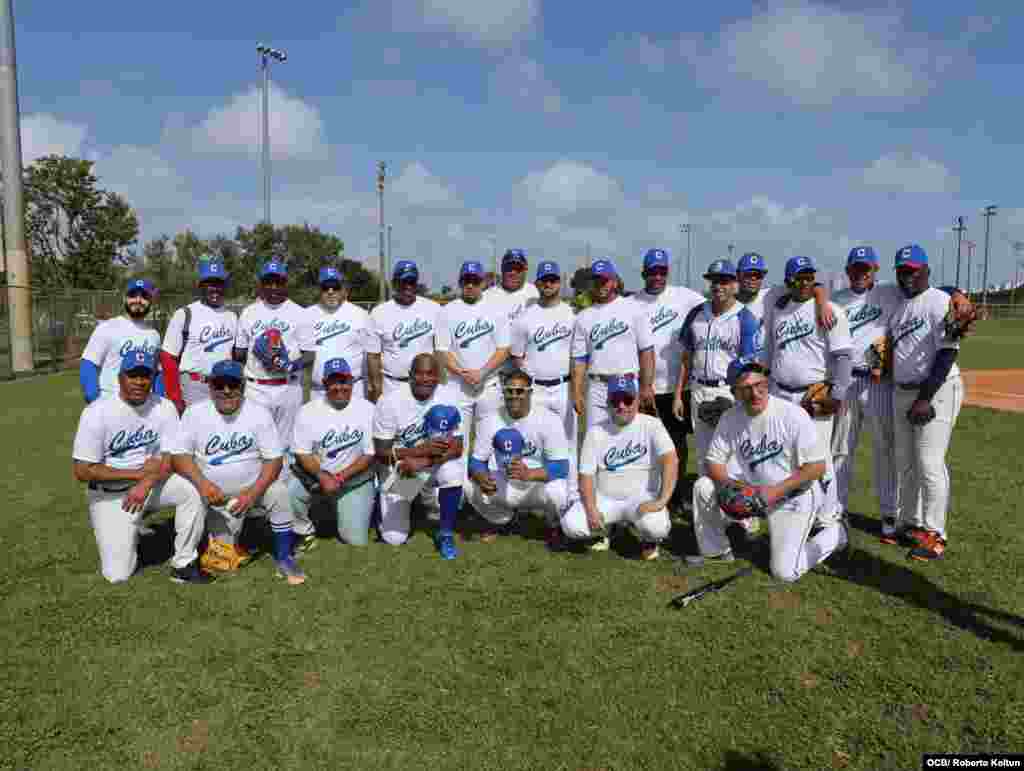Las Estrellas del Béisbol Cubano celebraron un encuentro amistoso en el Tamiami Park Miami el sábado 11 de enero.