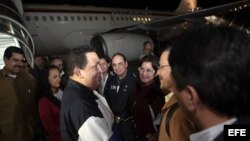 El presidente venezolano Hugo Chávez, a su llegada hoy a Caracas procedente de Cuba, tras 9 días de tratamiento médico en la isla.