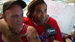 Un exiliado cubano se tatúa el lema “Patria y Vida” como un mensaje a su familia