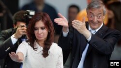 Primero Néstor Kirchner y ahora su viuda, Cristina Fernández, han estado al frente del gobierno argentino desde 2003.