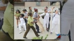 Policía política multa a Damas de Blanco por intentar poner flores a busto de José Martí