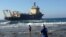 "Pongan más plata, que estamos ganando": Los cubanos bromean que al parecer el dinero del cable que llegó en 2011 a la Playa de Siboney no alcanzó para todos los bolsillos.