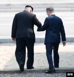 Moon Jae-in recibe a Kim Jong-un con una ceremonia de bienvenida en frontera