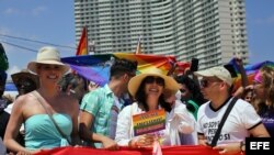 Mariela Castro y Candis Cayne en "Conga cubana contra la homofobia"