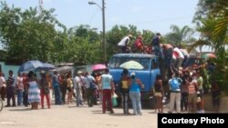 Pobladores de Songo La Maya, en Santiago de Cuba 
