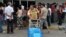Ciudadanos cubanos reciben a sus familiares residentes en Estados Unidos