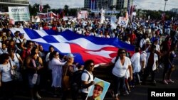 Trabajadores marchan el 1 de Mayo en La Habana. (Archivo)