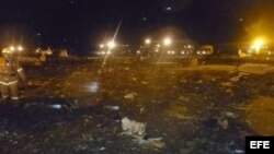 Restos del Boeing 737 que se estrelló este domingo en el aeropuerto de Kazán, en Rusia.