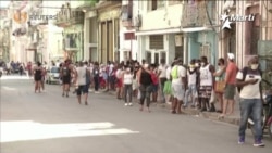 La población cubana tiene que arriesgarse al contagio para poder llevar algo de comer a sus hogares