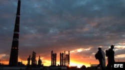 Vista general de la refinería de petróleo "Camilo Cienfuegos".