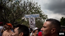 Opositores piden renuncia a Maduro frente a Palacio presidencial