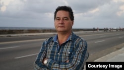 El escritor y periodista Ángel Santiesteban cumplió condena por oponerse al régimen cubano (RRSS).