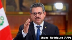 La renuncia del presidente de Perú, Manuel Merino (Jhonel Rodríguez / AFP).
