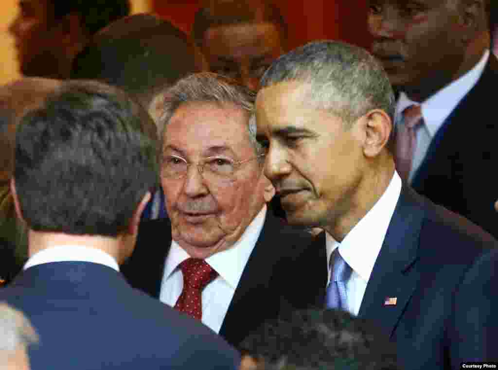 Los Jefes de Estado de Estados Unidos y Cuba coinciden en la inauguración de la VII Cumbre de las Américas.