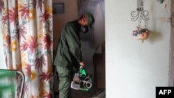Los cubanos se quejan de que no se está haciendo la fumigación contra el Aedes Aegypti como en años anteriores. (Foto Archivo)