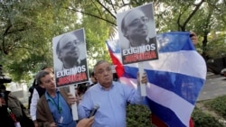 Altercado frente a la embajada cubana en Santiago de Chile 