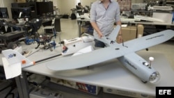 EFE/EUA CARIBE SHM13 SAN DIEGO (CA, EEUU), 10/10/2013.- La empresa 3D Robotics, cofundada por el joven de ascendencia mexicana Jordi Muñoz, tiene la visión en un mundo donde los "drones" (aviones no tripulados) sean utilizados en todas las áreas de la com