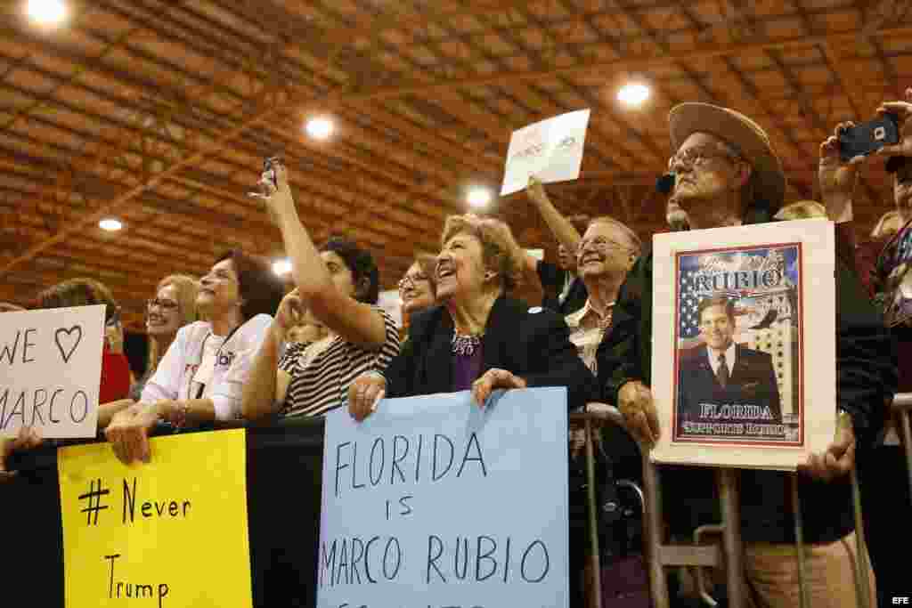 Seguidores del precandidato republicano a la Presidencia estadounidense Marco Rubio en Miami.