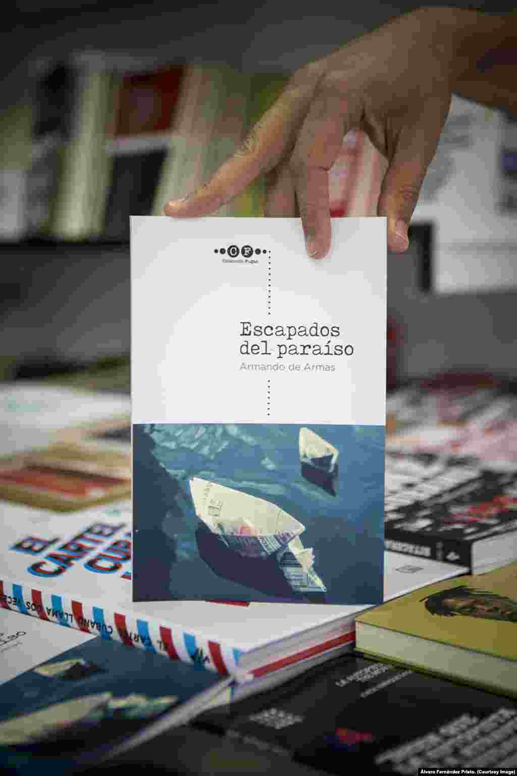 La novela "Escapados del paraíso" de Armando de Armas es el número cero de la Colección Fugas.