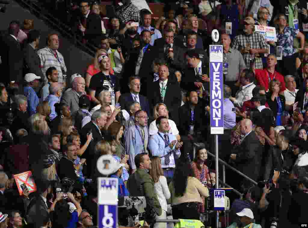 Delegados por Vermont votan en la Convención Nacional Demócrata &nbsp;en el Centro Wells Fargo en Filadelfia (EE.UU.)