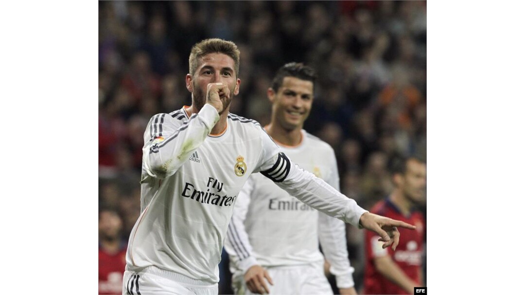 El defensa del Real Madrid Sergio Ramos celebra el gol que ha marcado al Osasuna.