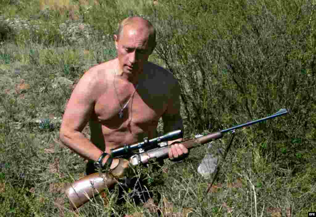 Vladimir Putin durante la cacería organizada durante su visita a las montañas Sayan, en la república de Tuvá, en Siberia.