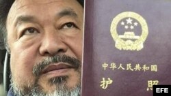 Ai Weiwei recupera su pasaporte tras cuatro años.