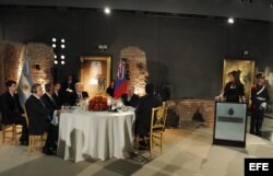 Putin y Cristina Fernandez de Kirchner, y el presidente uruguayo José Mujica cenaron en el Museo Bicentenario.