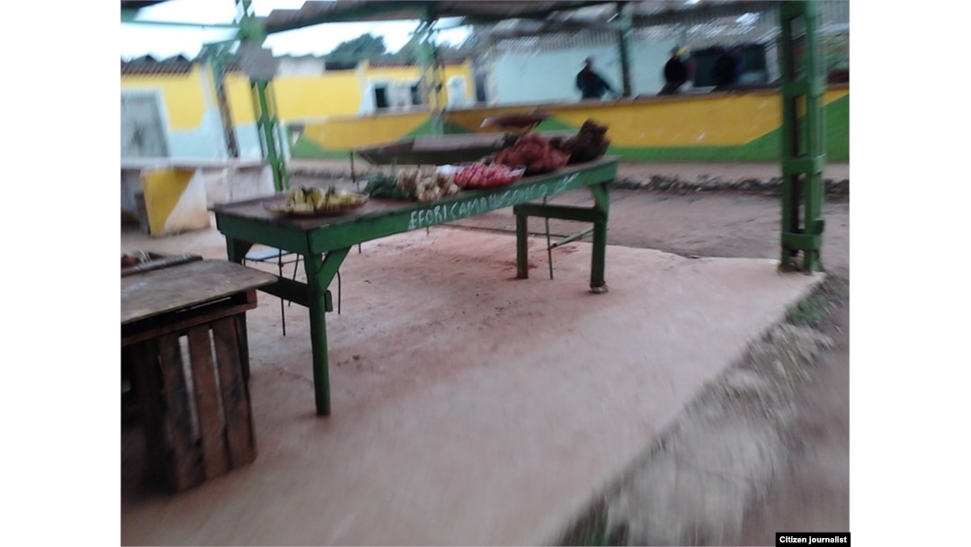 Agromercados sitos en la calle Santa María, en el Miquito y en Segunda esquina A, en el Roble.