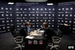 Carlsen y Karjakin llevan seis tablas.