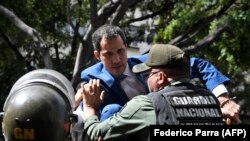 Juan Guaidó intenta llegar a la Asamblea Nacional de Venezuela