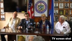 Opositores cubanos dan a conocer documento en la Casa del Preso en Miami