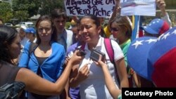 Gaby Arellano (al centro) durante las manifestaciones ocurridas los días previos a la convocatoria del 22 de marzo.