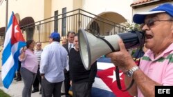 Exilio cubano en Miami pide a Nicaragua que permita paso de refugiados. EFE/Cristobal Herrera