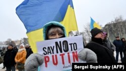 Una manifestación en Kiev en contra de Rusia, el 9 de enero de 2022 (AFP/Sergei Supinksy).