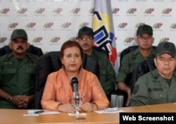 Lucena, presidenta del CNE, presentó su teoría conspirativa rodeada del mando militar
