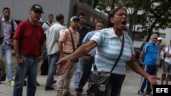 Venezolanos protestan en las calles por decretos del Tribunal Supremo de Justicia (TSJ)