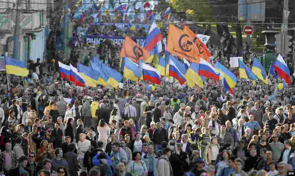 Decenas de miles de rusos protestan contra la política del Kremlin.