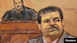 Joaquín "El Chapo" Guzmán durante la audiencia de sentencia en una corte federal de Nueva York. (REUTERS/Jane Rosenberg)