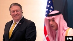El secretario de Estado de EEUU Mike Pompeo junto al canciller saudí Adel Al-Jubeir.