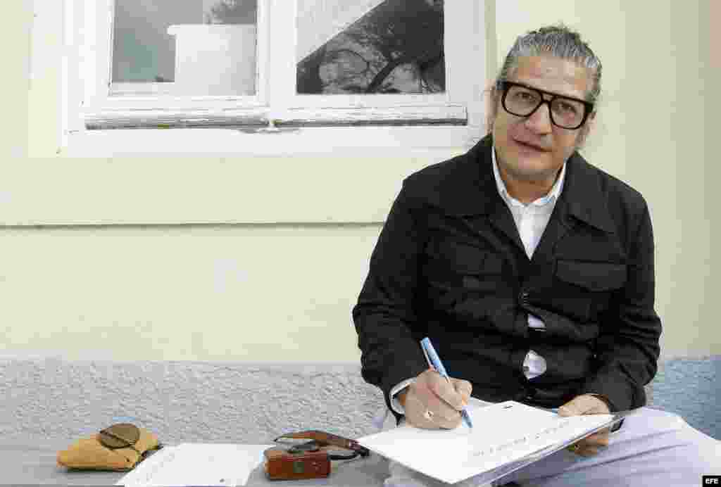 El artista cubano Carlos Garaicoa dirigió el taller de " Villa Iris" en la Fundación Botín. 
