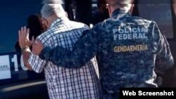 Funcionario cubano atrapado por autoridades mexicanas en Querétaro. (Foto del sitio digital Noventa Grados)