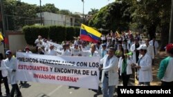 Médicos marchan en Venezuela en el Dia del Médico y el Paciente.