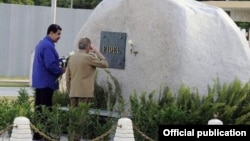 Maduro y Castro visitan la tumba de Fidel Castro.