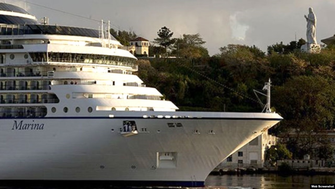 Un crucero de Norwegian Cruise Line hace su entrada a la Bahía de La Habana.