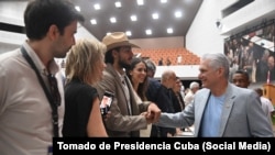 Todas las luces encendidas en el Palacio de la Convenciones, en el recibimiento al Convoy.