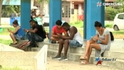 Jóvenes cubanos usan red clandestina para acceder a internet