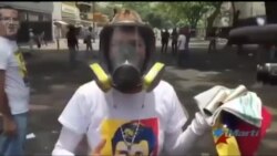 Oposición y chavistas se enfrentan en calles venezolanas: Hay víctimas