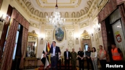El presidente del Gobierno español, Pedro Sánchez, hace declaraciones en Ceuta (España) en medio de cruces masivos de migrantes a pie y por mar desde Marruecos hacia territorio español, el 31 de julio de 2026. REUTERS/Fabian Bimmer